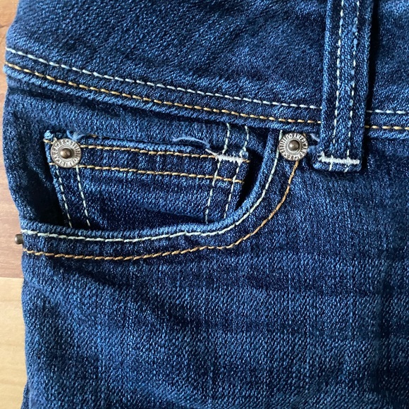 American Eagle slim boot short/court stretch jeans. 99% Cotton 1% Spandex - Picture 4 of 8